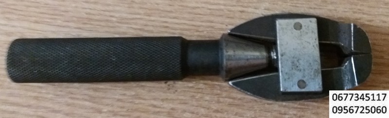 Тиски ручные т16 советские новые ,гост 28241-89, 7827-0055, 7827-0041, раскрытие губок не менее 4 и7 мм, м6,м8, тиски ручные часовые для миниатюрных работ , Тиски позволяют зажимать мелкий инструмент-сверла.метчики и.т.д., Тиски ручные, ювелирные. Длина -120 мм, ширина губок 15 мм.,метчикодержатель, jk[, Новые тиски ручные ювелирные (СССР)., ТИСКИ РУЧНЫЕ МЕТАЛЛИЧЕСКИЕ Т-16 АРМ, Губки имеют треугольную проточку для захвата инструмента (детали),